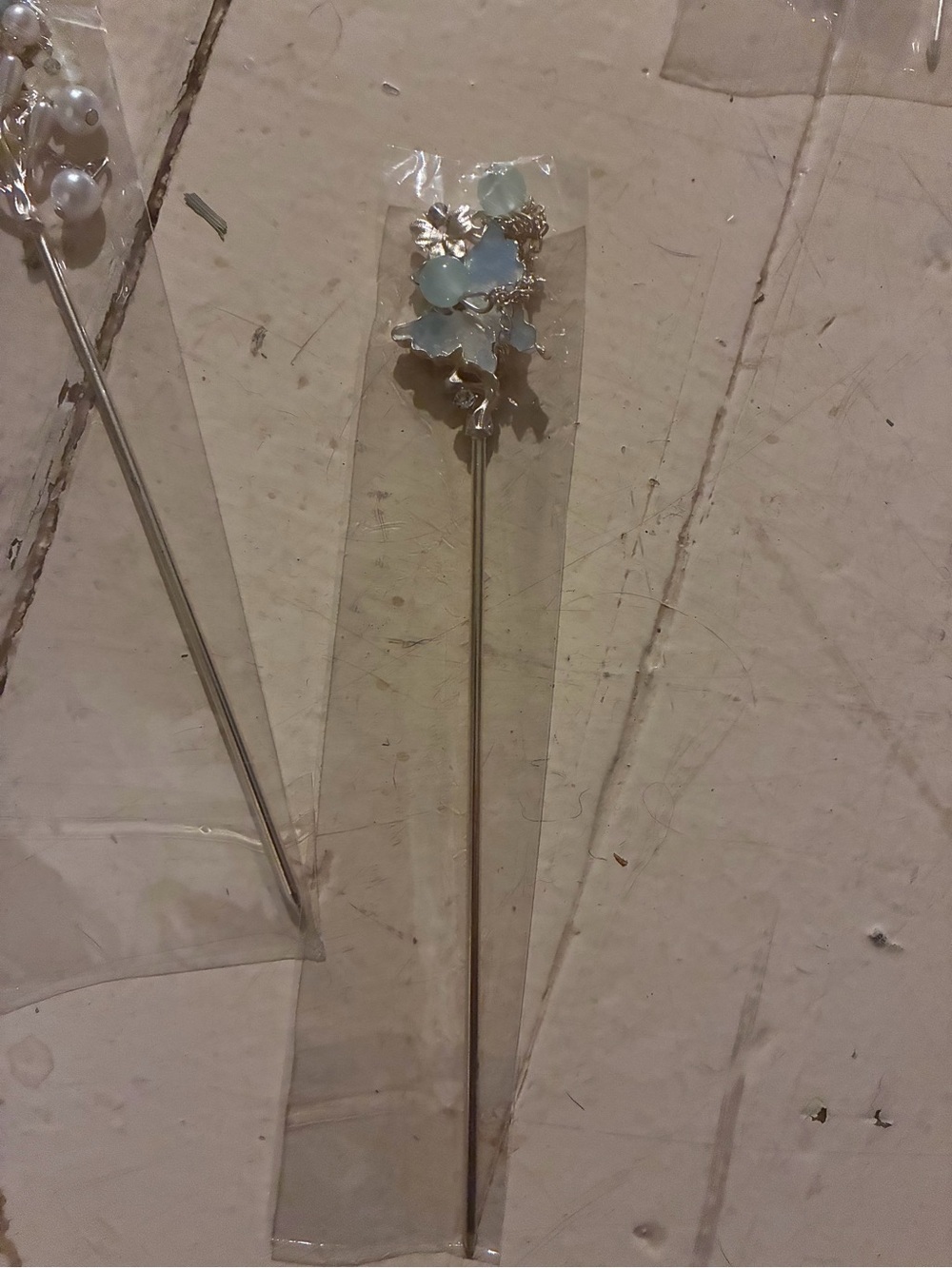 Elegant Pearl Wedding Hair Pins, Pack of 5 (Gold) Bendable, Delicate Handmade - Picture 4 of 8